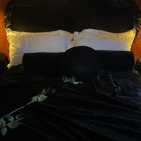 Wednesday's Family 3* York