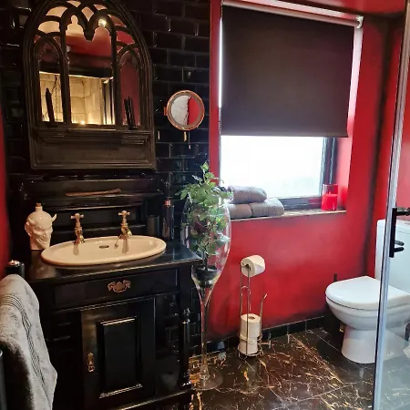 Wednesday's Family 3* York