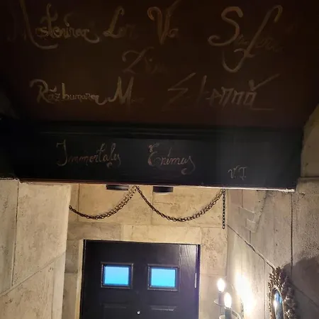 Wednesday's Family Gasthuis