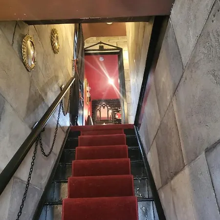 Wednesday's Family Gasthuis 3*